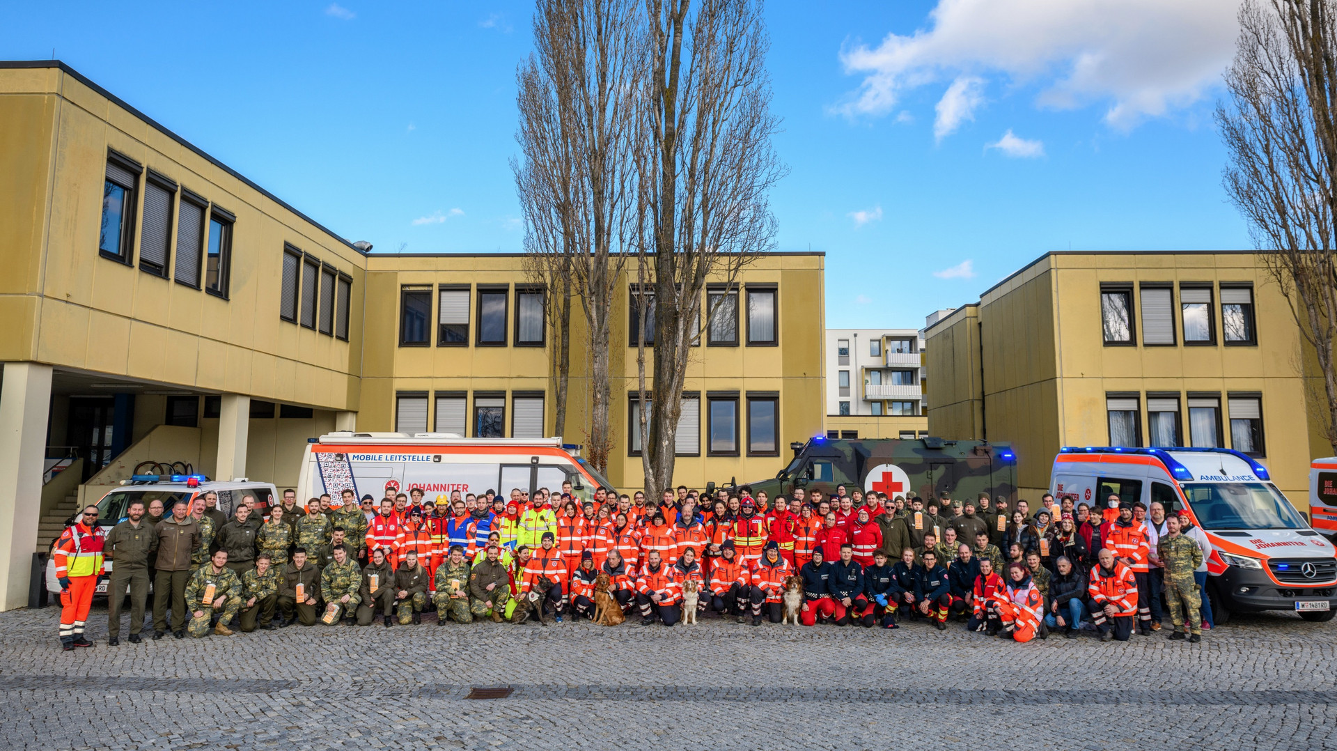 Das Team aus Rettungsorganisationen und Bundesheer, das gemeinsam an der Übung teilnahm.