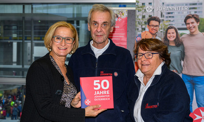 Landeshauptfrau Mikl-Leitner beim Johanniter-Stand