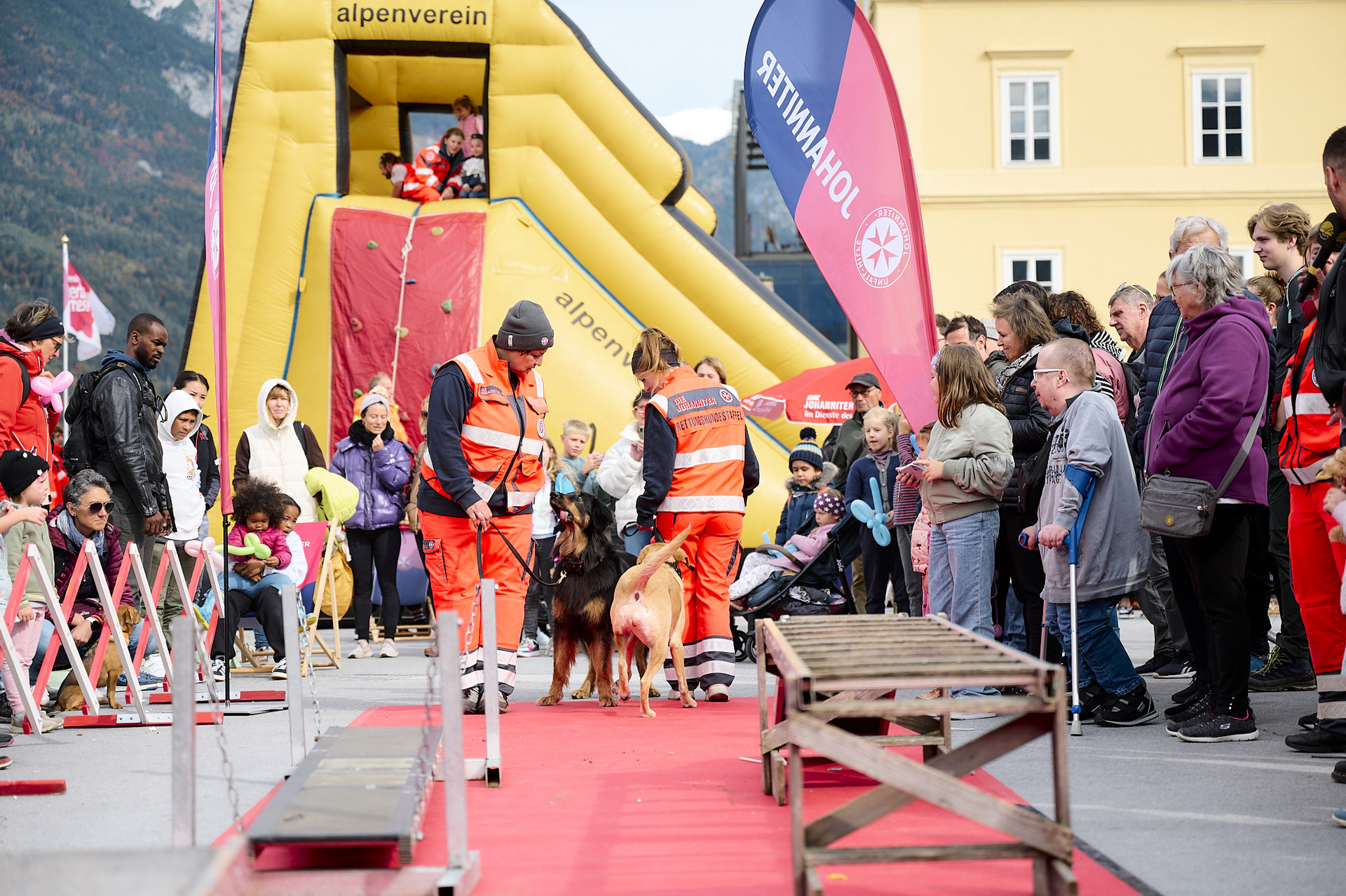 Vorführung der Rettungshundestaffel Tirol