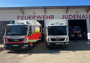 Lkw der deutschen Johanniter in Judenau