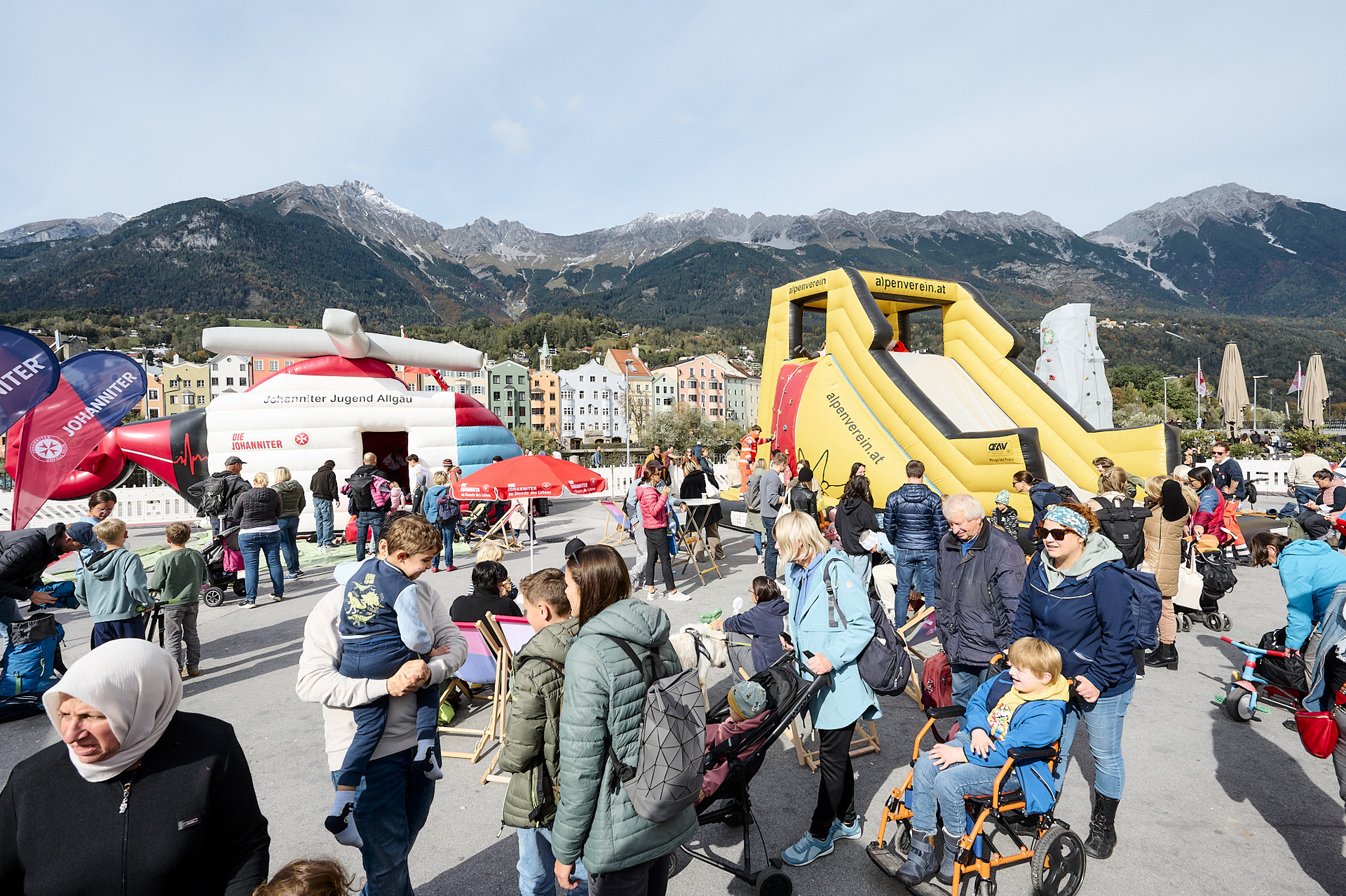 Großer Publikumsandrang beim Tag der Johanniter Tirol am Marktplatz